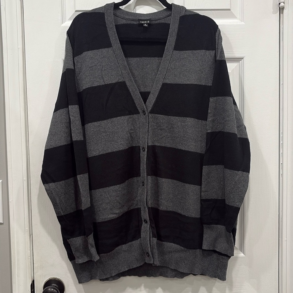Torrid women’s striped cardigan size 4